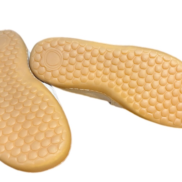 Mukishoes Elegant Cream Loafers for Women - Picture 6 of 6